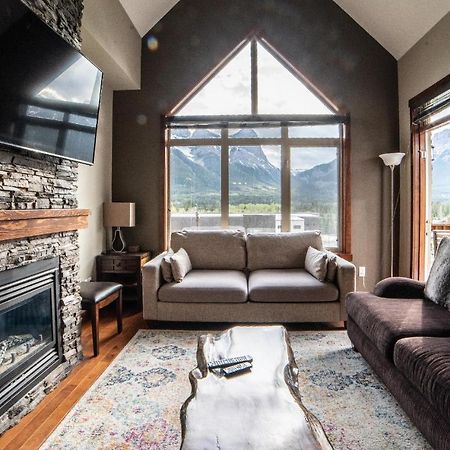 Spacious Penthouse Suite-King Beds-Pool & Hot Tub Canmore Eksteriør billede