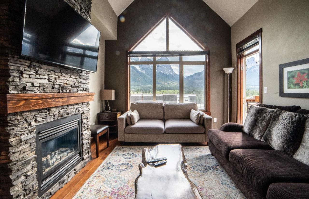 Spacious Penthouse Suite-King Beds-Pool & Hot Tub Canmore Eksteriør billede