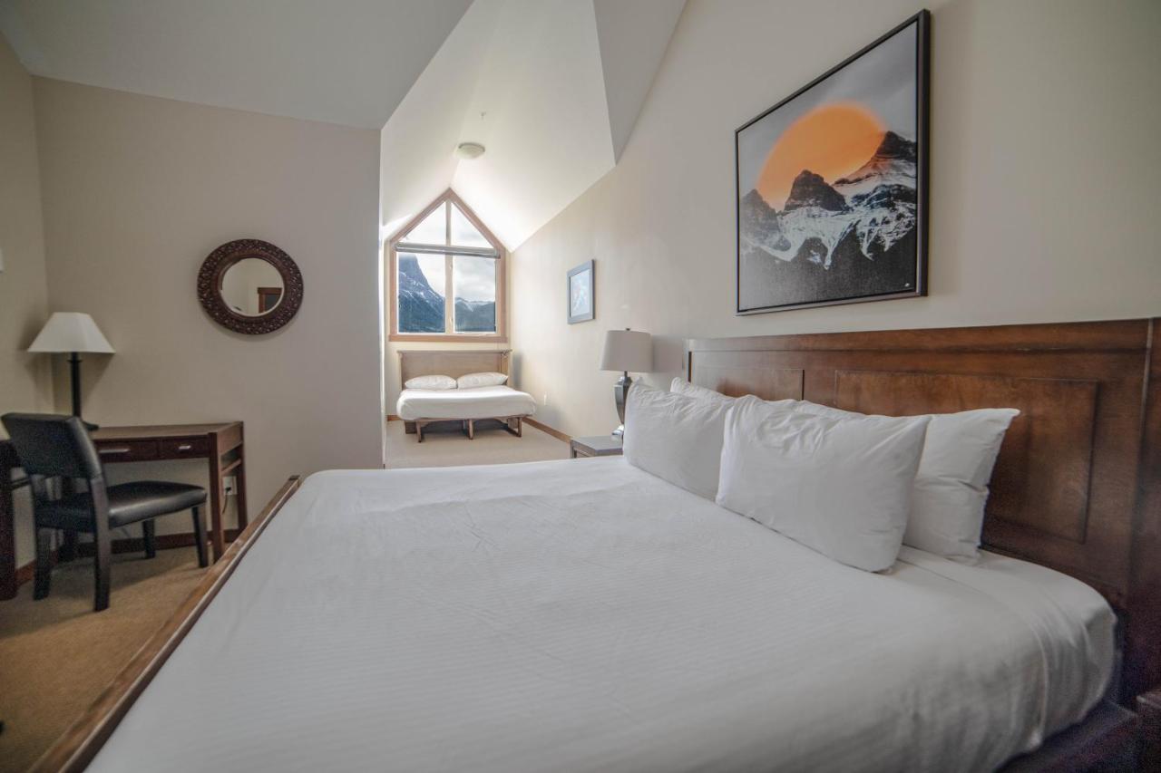 Spacious Penthouse Suite-King Beds-Pool & Hot Tub Canmore Eksteriør billede