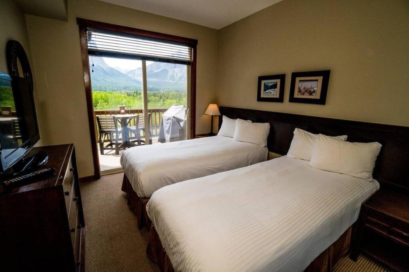 Spacious Penthouse Suite-King Beds-Pool & Hot Tub Canmore Eksteriør billede