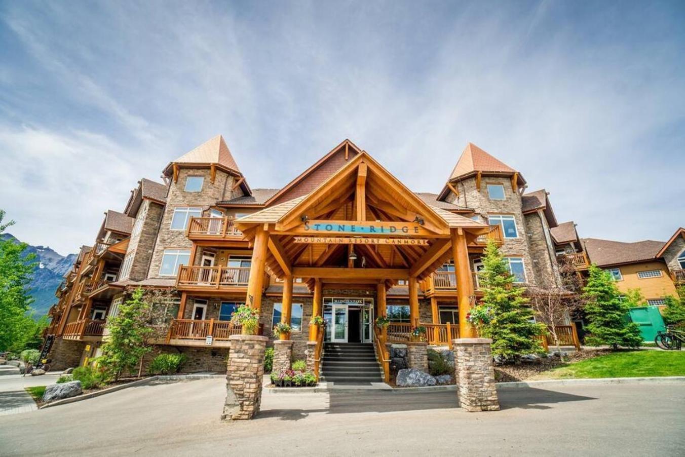 Spacious Penthouse Suite-King Beds-Pool & Hot Tub Canmore Eksteriør billede