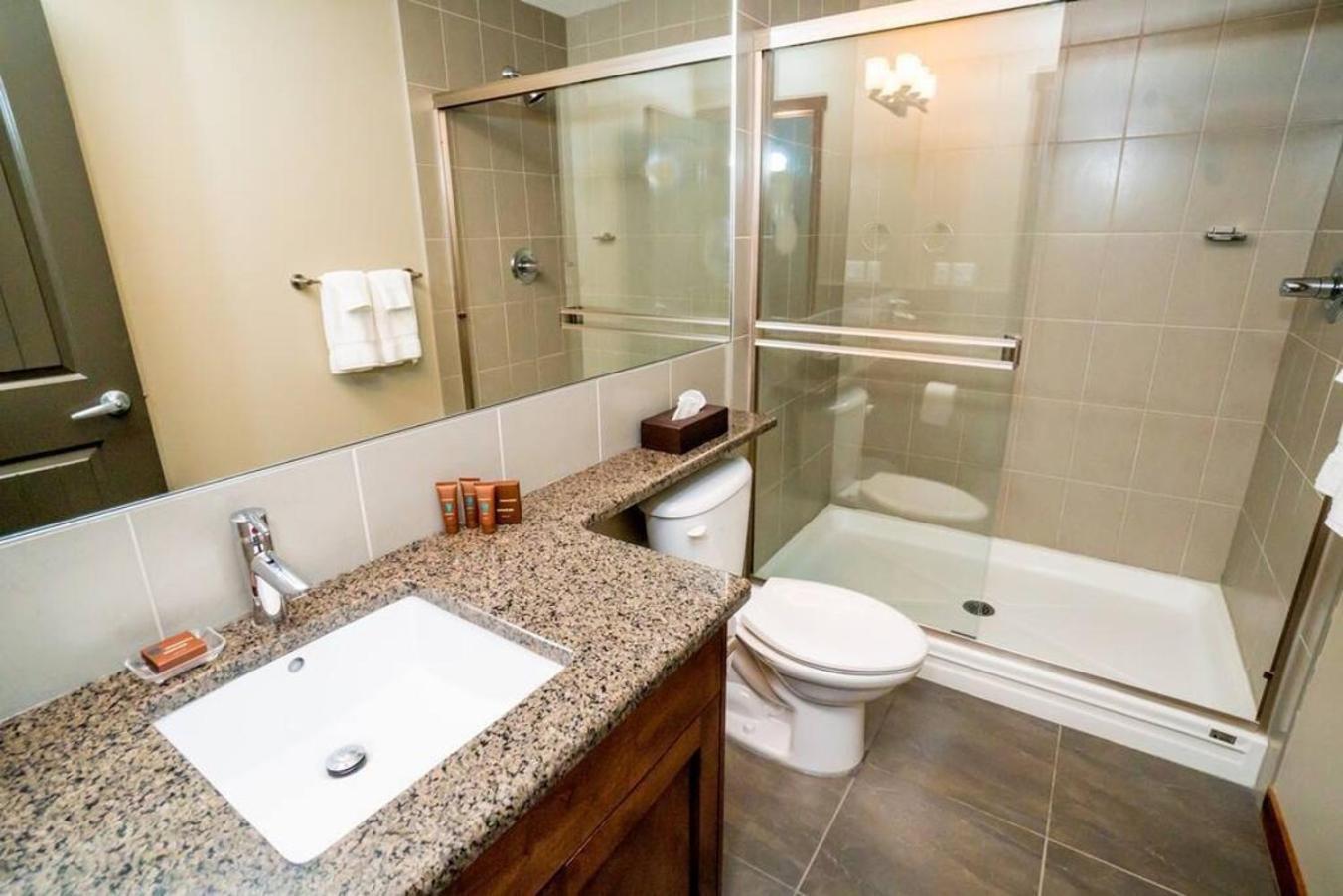 Spacious Penthouse Suite-King Beds-Pool & Hot Tub Canmore Eksteriør billede