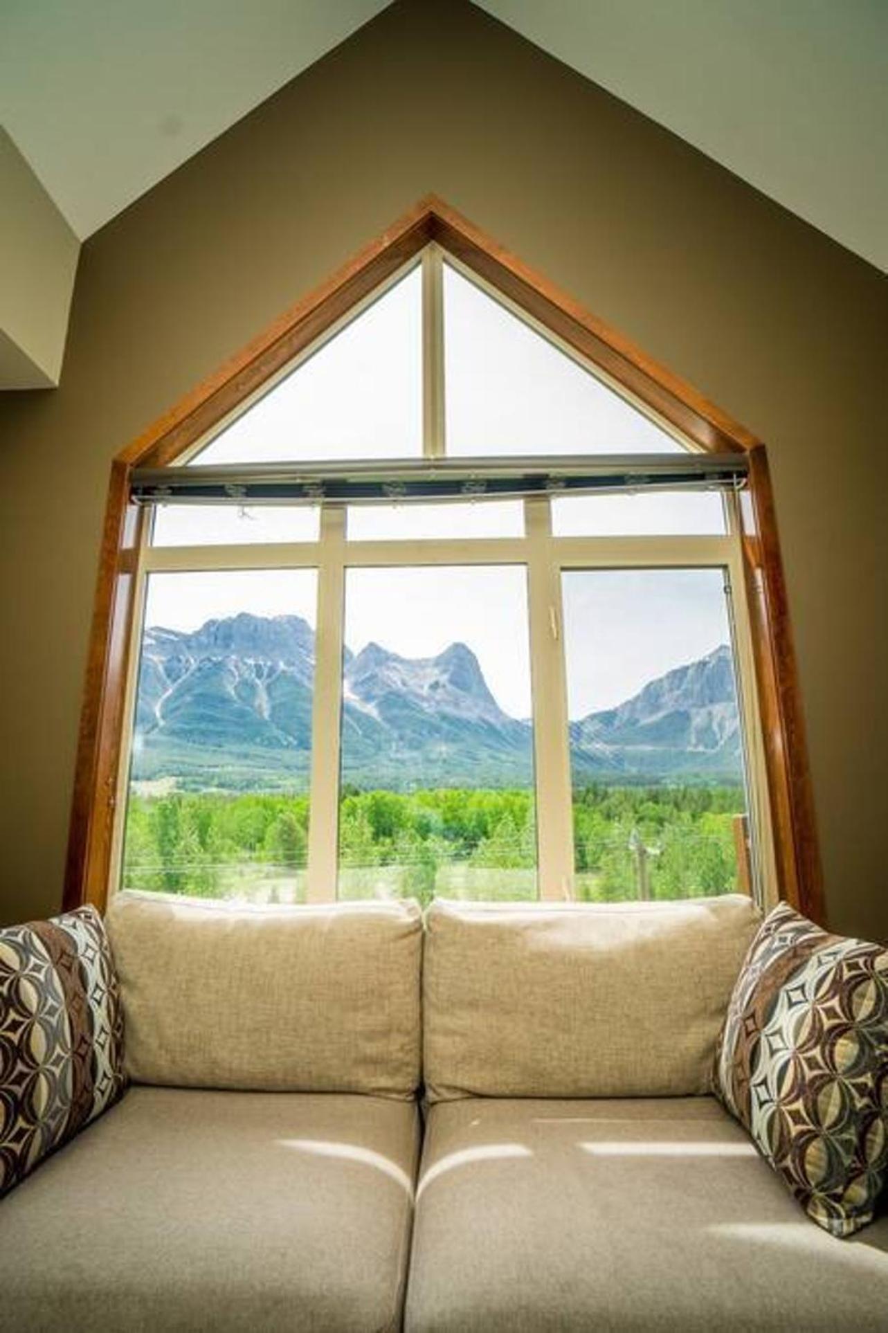 Spacious Penthouse Suite-King Beds-Pool & Hot Tub Canmore Eksteriør billede