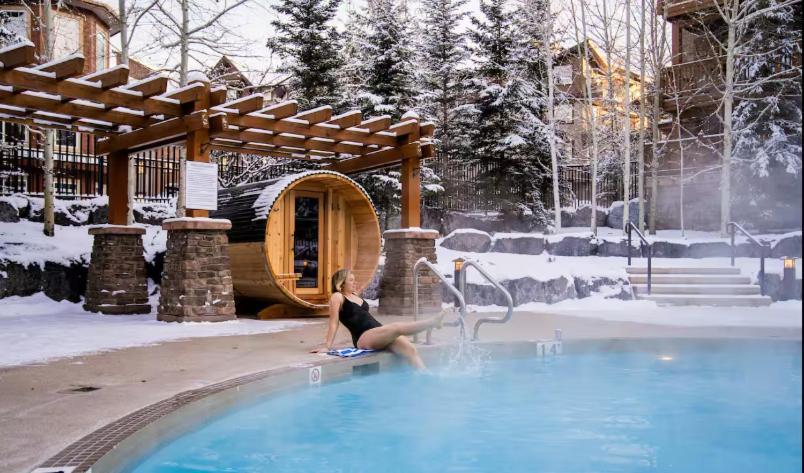 Spacious Penthouse Suite-King Beds-Pool & Hot Tub Canmore Eksteriør billede