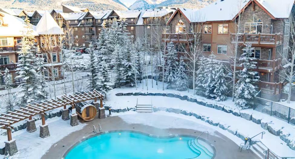 Spacious Penthouse Suite-King Beds-Pool & Hot Tub Canmore Eksteriør billede