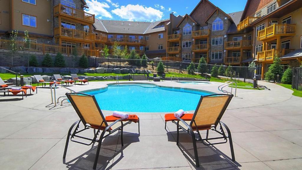Spacious Penthouse Suite-King Beds-Pool & Hot Tub Canmore Eksteriør billede