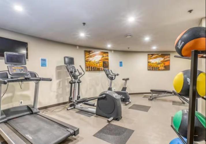 Spacious Penthouse Suite-King Beds-Pool & Hot Tub Canmore Eksteriør billede